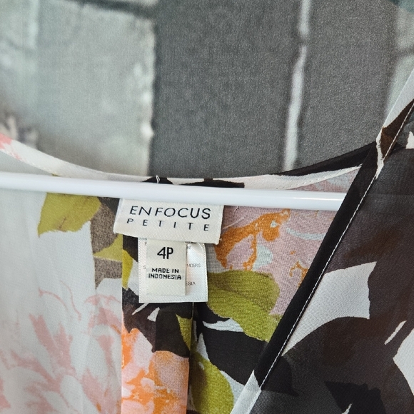 Elegant Floral Long Sleeve Dress - Picture 2 of 7